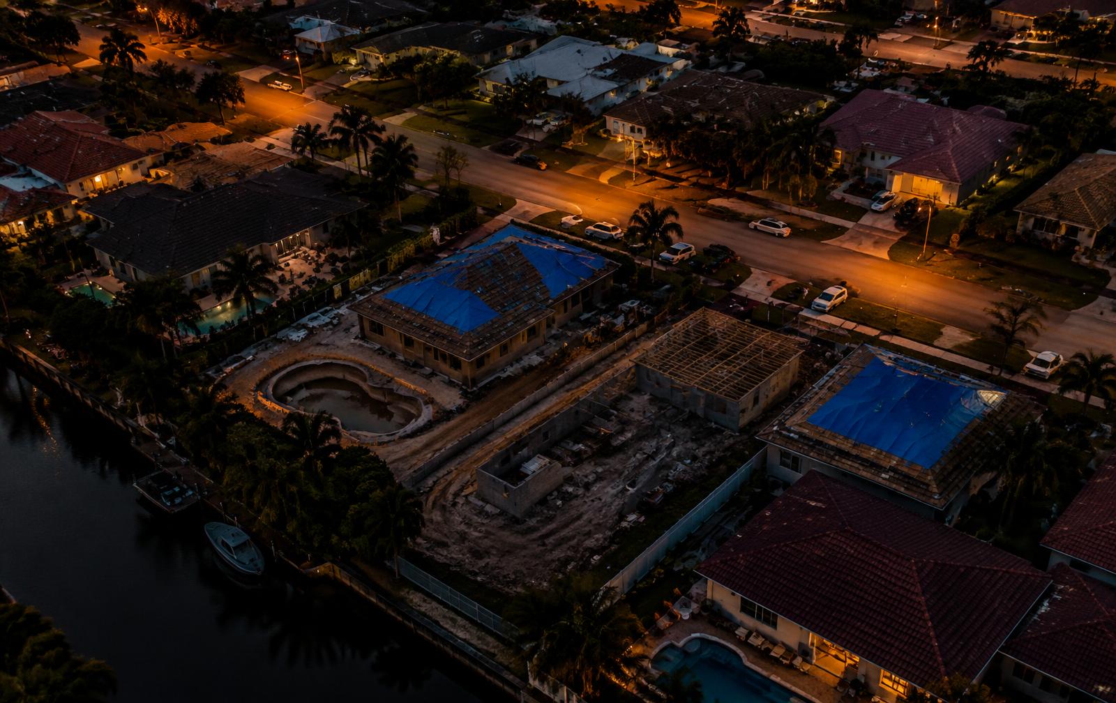 Miami neighborhood with homes, roofs and pools